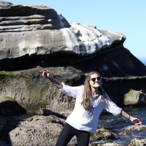 FOREVER 21 EMBROIDERED MEXICAN STYLE TOP